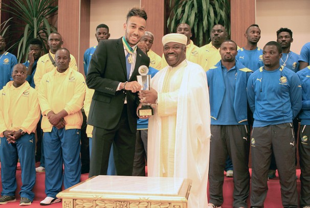 Pierre Emerick Aubameyang élu meilleur joueur africain 2015 et ...