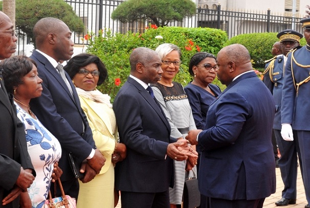 Le président Ali Bongo Ondimba et la famille de Léon Mba