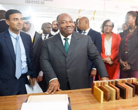 Ali Bongo Ondimba et Gagan Gupta à l'ouverture de Gabon Wood Show