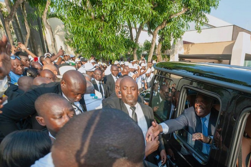 Les populations venues accueillir le président Ali Bongo Ondimba