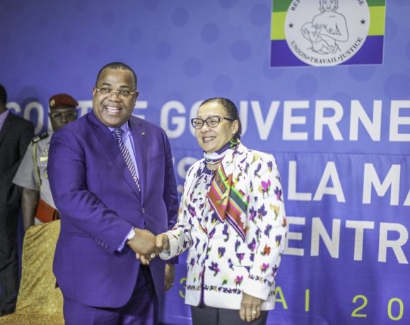 Le Premier ministre gabonais avec la présidente du Sénat