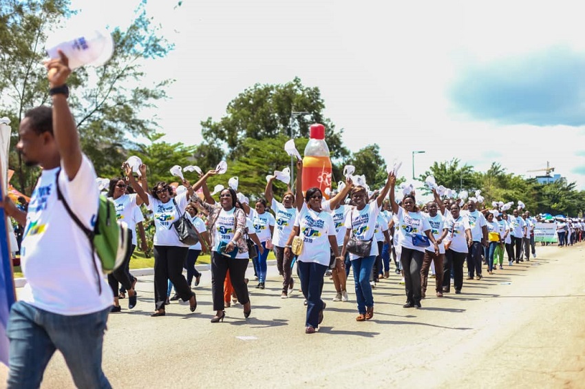 Les travailleurs gabonais défilent pour la fête du travail